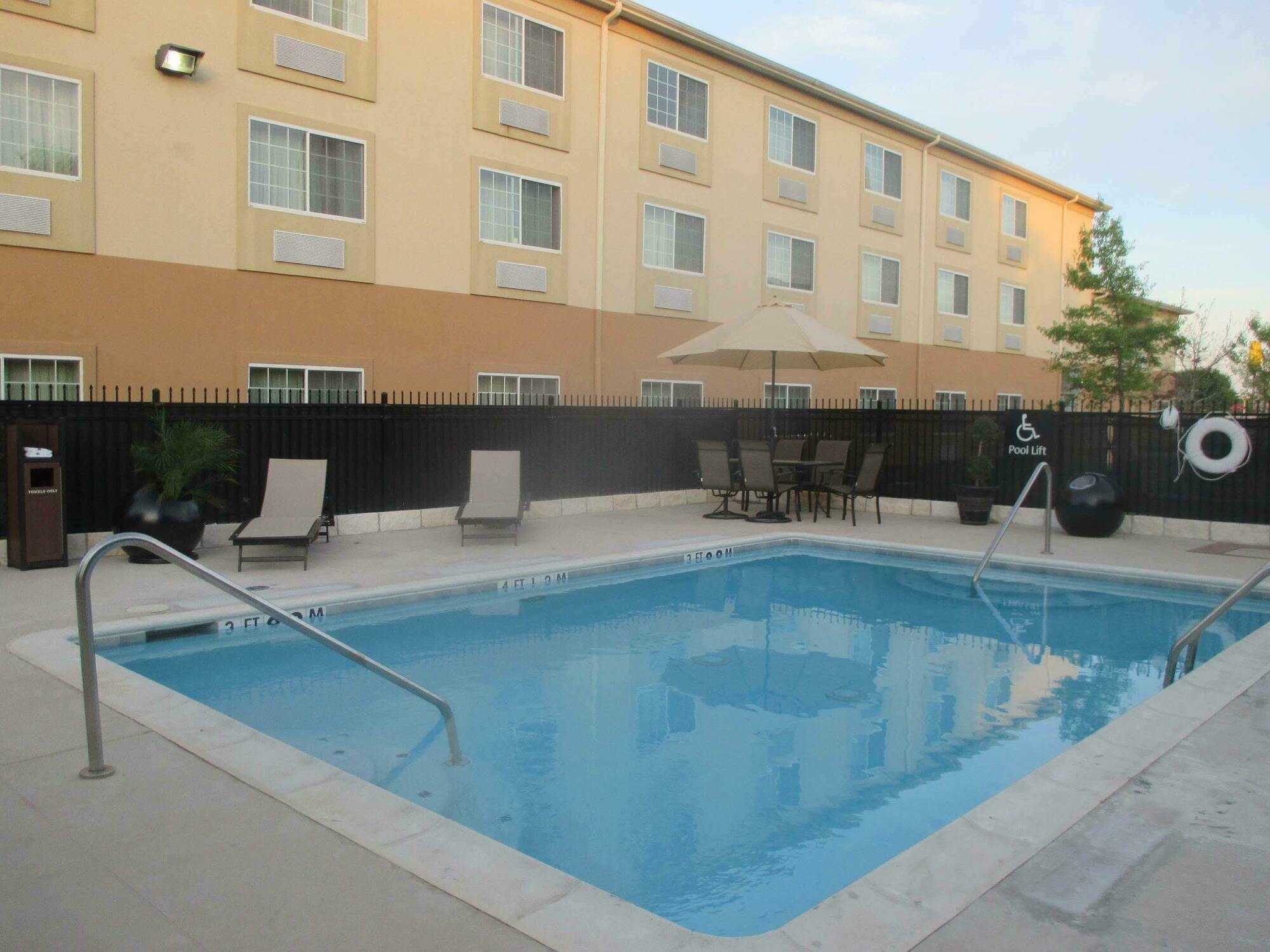 Best Western Harker Heights Bagian luar foto